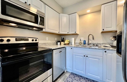 Lindenwald House | Remodeled 2 BDRM Ranch Attached Home Liberty, TWP