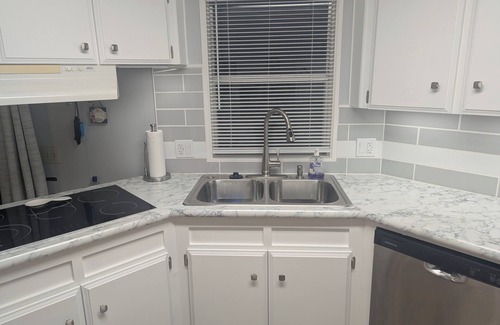 Hollywood Estates Of Canova Park House | Remodeled 2-bedroom home with WiFi, patio in West Melbourne