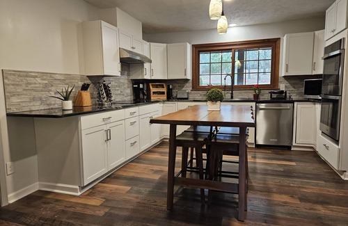 Bath House | Remodeled, 2 primaries with en-suites, and 1000' gameroom minutes from Nationals