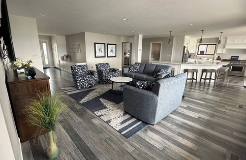 Clear Lake House | Remodeled 5-bedroom 3-Bath house for your family fun!