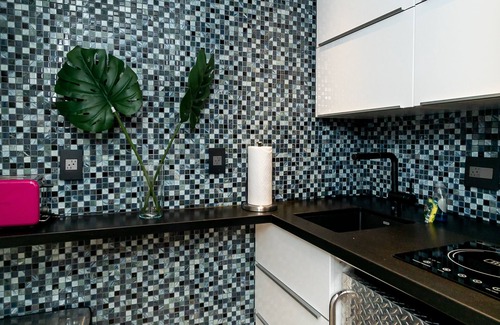 North Beach Apartment | Remodeled Beachfront Studio w/Beach Essentials. Just steps from the beach!