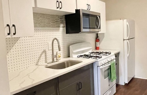 The Heights Condo | Remodeled Condo Near NYC Manhattan Hospitals Metlife Stadium American Dream Mall