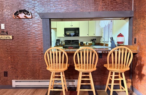 Pinetop House | Remodeled - Cute Family Cabin in Pinetop Country Club, Dog friendly