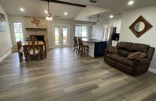 Cross Mountain House | Remodeled hill country house, pool, 1.25 fenced acres Fiesta Texas - Sea World