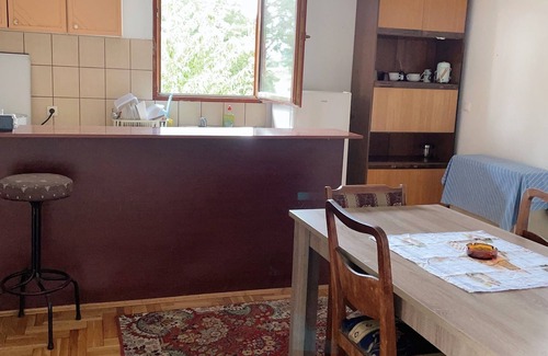 Palilula House | Remodeled historic cottage with modern appliances close to great hiking trails