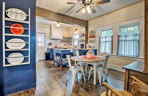 Liberty House | Remodeled Historic Farmhouse ~ 20 Mi to KC!