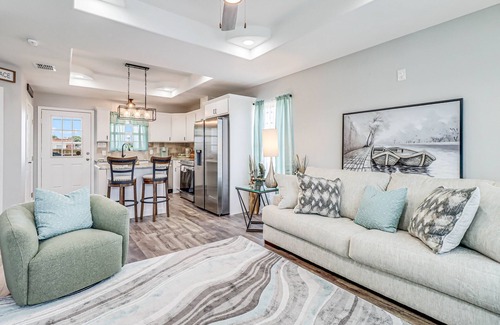 Flour Bluff House | Remodeled house near the beach with firepit, large backyard - dog-friendly