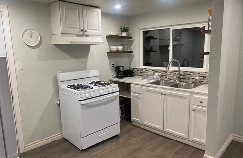 Lakeland Village Cabin | Remodeled Lake House Cabin w/National Forest Mountain Views