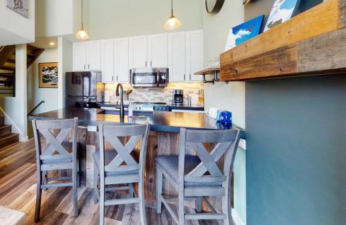 Eagle-Vail House | Remodeled Mountain-View Escape
