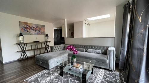 North City House | Remodeled, Spacious, Modern Retreat 5 BR, 3BA, 2KIT