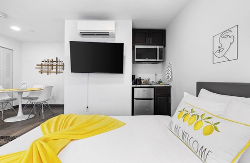 South Miami House | Remodeled Studio's in Downtown South Miami ~ Free Cable and WiFi