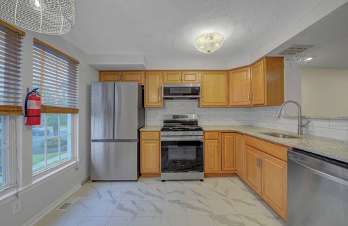 Sicklerville House | Remodeled stylish townhome close to major highways