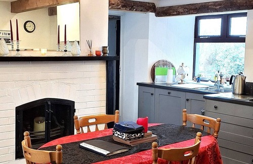 North Tipperary House | Remodelled historical house w/17th century tower. Pet friendly. Boardgames!