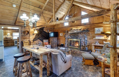 Klamath County House | Remote Escape Klamath Falls Cabin By Lake and Hikes