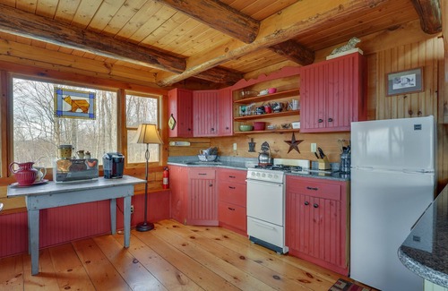 Sharon Cabin | Remote Escape: Vermont Cabin w/Mountaintop Views!