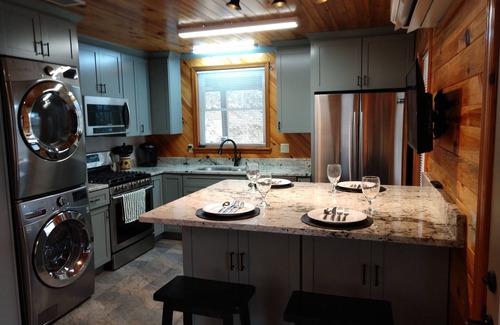 Burnsville Cabin | Remote & Private Cabin with Spa, Mountain Views and Hiking to Appalachian Trail.