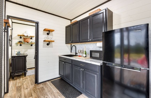 Thurber House | Remote Strawn Container Home with Hot Tub!