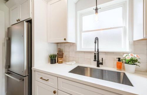 Garden Oaks House | Rena Near Heights & Downtown