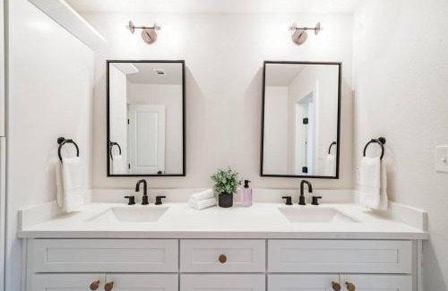 Garden Oaks House | Rena Near Heights & Downtown