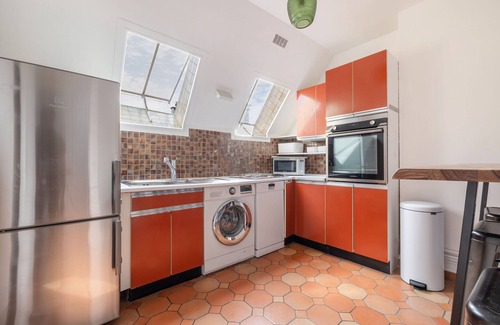 Marais Apartment | Renaissance, 2BR/1BA, 5 people