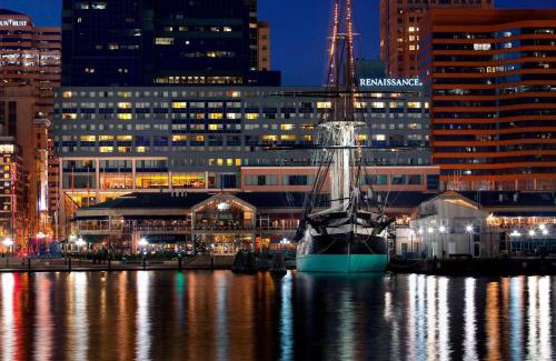 Inner Harbor Hotel | Renaissance Baltimore Harborplace Hotel