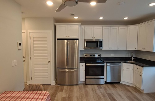Overbrook Apartment | Renovated, 1BR, Luxury Amenities, Nice Neighbors, Quiet Pets OK, AC, Essentials