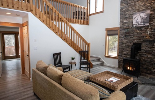 Belmont House | Renovated 3 Bedroom 2 Bath Home Close to Okemo Resort, Golf, Lakes Restaurants