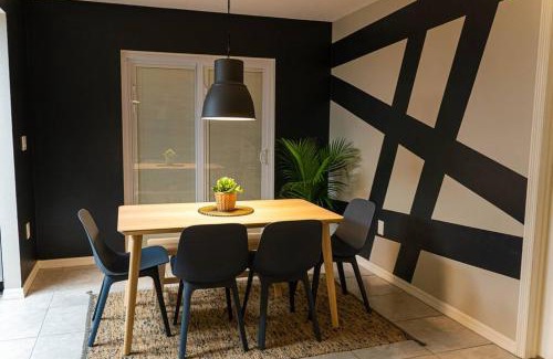 Campbell House | Renovated 3 Br home near all main attractions