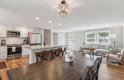 Annapolis House | Renovated 3BR Home Near Sandy Point & Annapolis