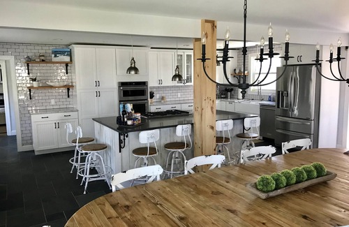 A-Zone House | Renovated, Amazing Bayview Sunsets, 5 Bd/4 Bath, Sleeps 14. Multifamily Getaway