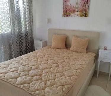 Perea Apartment | Renovated apartment with garden and parking space