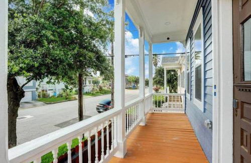 Galveston House | Renovated Beach Bungalow!