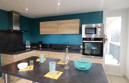 Arpajon-sur-Cere Cottage | Renovated cottage near Aurillac, garden & garage