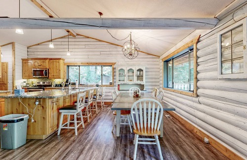Kalama House | Renovated, dog-friendly lodge with river view, kayaks, great deck & firepit