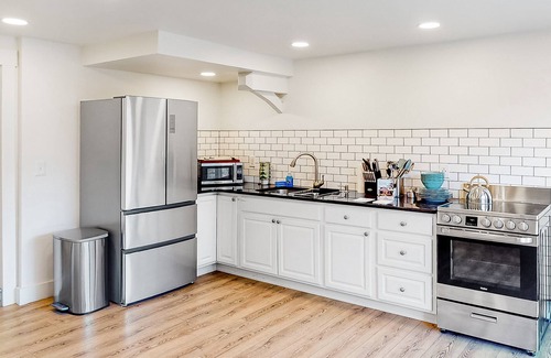 Hermosa Apartment | Renovated downstairs apartment with kitchen & great location