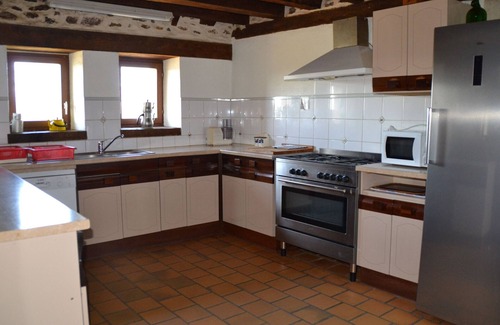 Monce-en-Belin Cottage | Renovated Farmhouse near 24H Le Mans with Large Yard & Volleyball Court