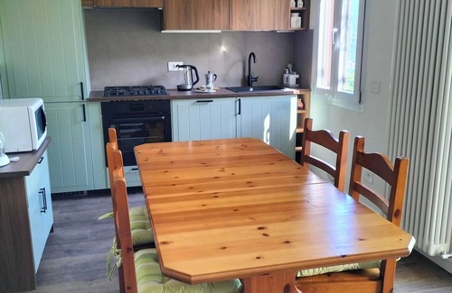 Cheis Apartment | Renovated flat in 2025 with lake view garden