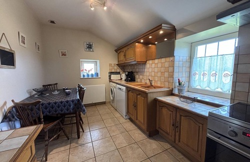 Bourbon-l'Archambault Cottage | Renovated farmhouse with enclosed garden, pets allowed, WiFi and parking