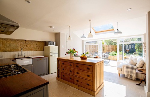 Bourton-on-the-Hill Cottage | ★ Renovated Cosy & Rustic Cotswold cottage with fire ★