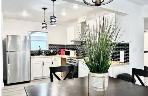 Northwest Los Angeles Heights House | Renovated home & private suite