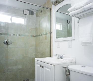 Lawndale House | Renovated Home w Playroom games AC WD