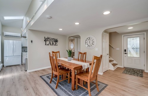 Sackets Harbor House | Renovated home with lake views in ❤️ of Sackets!