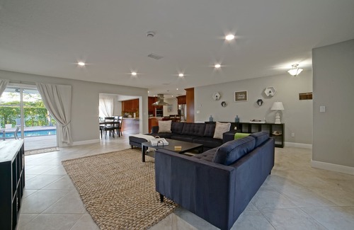 Coral Springs House | Renovated House Heated Pool Gourmet Kitchen Pet Friendly Walking to the Downtown