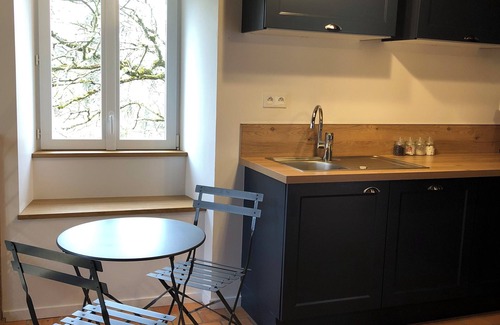Oisseau House | Renovated house, quiet, terrace, river view, sleeps 6, in private woodland