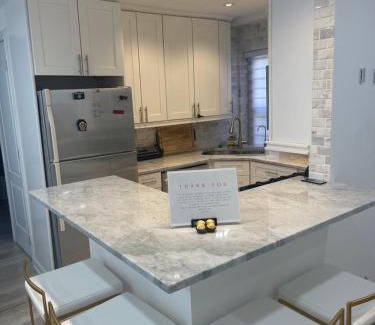 Queens Apartment | Renovated Jacuzzi Tub Home NYC-LGA-JFK Washer-Dryer