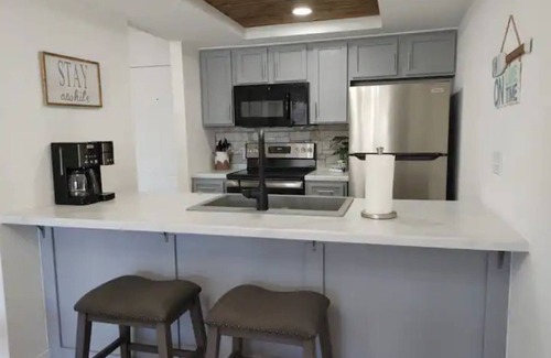Kimberling City Condo | Renovated LakeViews NoStairsnIndoor/Outdoor PoolsnPickleball/Basketball/KidsPark