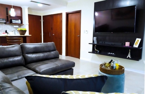 Las Penas Apartment | Renovated Luxury Suite overlooking the Guayas River and all amenities.