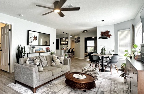 Bayonet Point Condo | Renovated Modern 2-Bedroom Golf Course Condo Near Beachesn