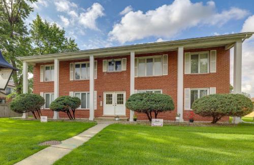 Munster Apartment | Renovated Munster Condo - 15 Mi to Lake Michigan!