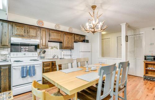 Bromley Mountain Apartment | Renovated Ski-InandSki-Out Peru Condo at Bromley Mtn
